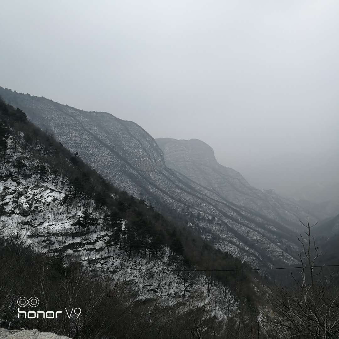 焦作市眾光耐酸瓷業(yè)有限公司開工前先去登登山，而且還是雪山